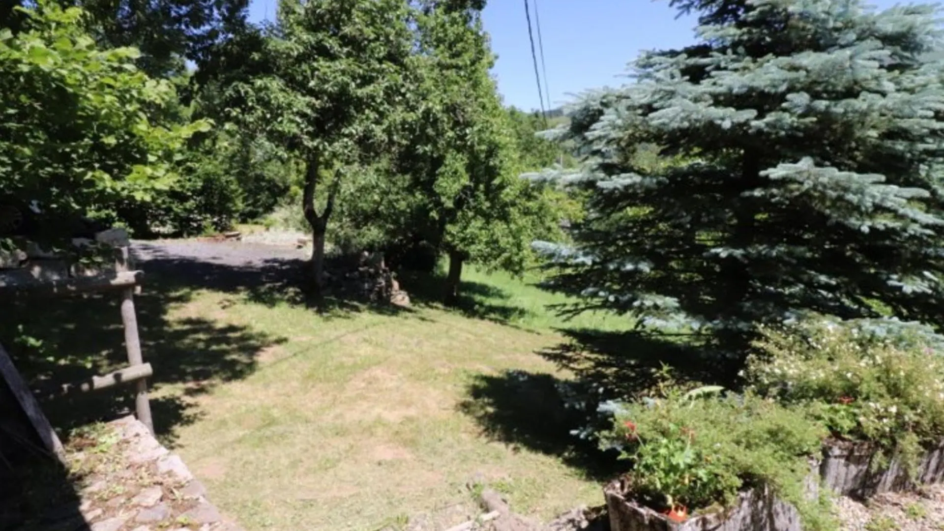 Maison De Caractere A Saint-Jacques-Des-Blats - 4 Pers, Bbq, Cheminee, Jardin, Station Proche - Fr-1-742-140 0*,  فرنسا